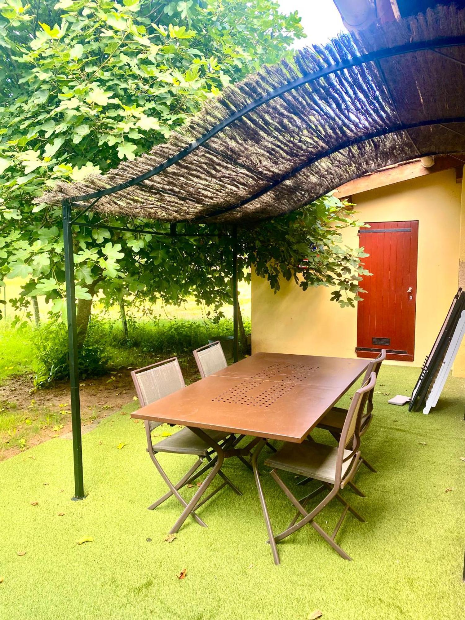 Camping La Ferme De Perdigat Limeuil Exteriör bild