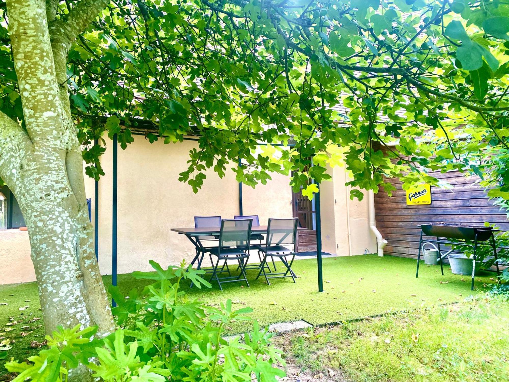 Camping La Ferme De Perdigat Limeuil Exteriör bild